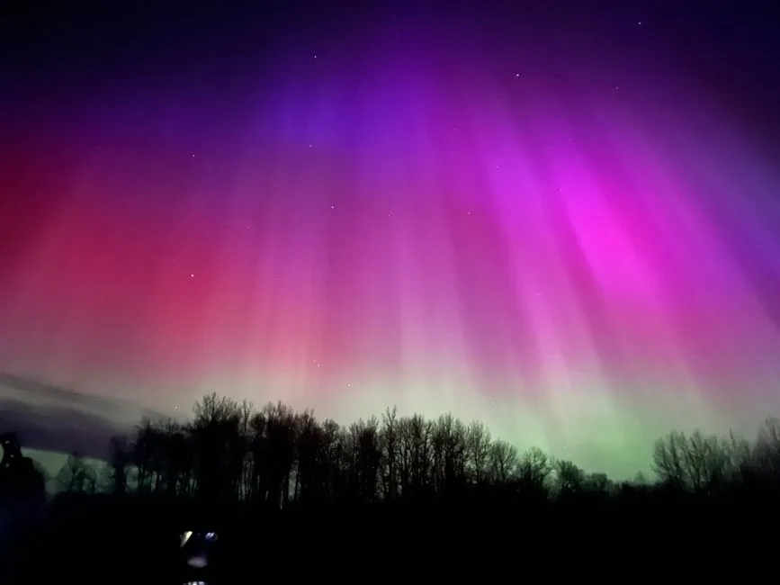 Aurora Nails: The Trend That Mimics the Northern Lights